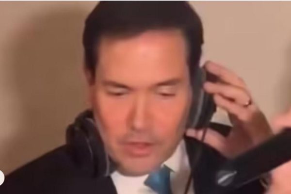 Marco Rubio, Trump's head of diplomacy, giving his all as a DJ at a wedding