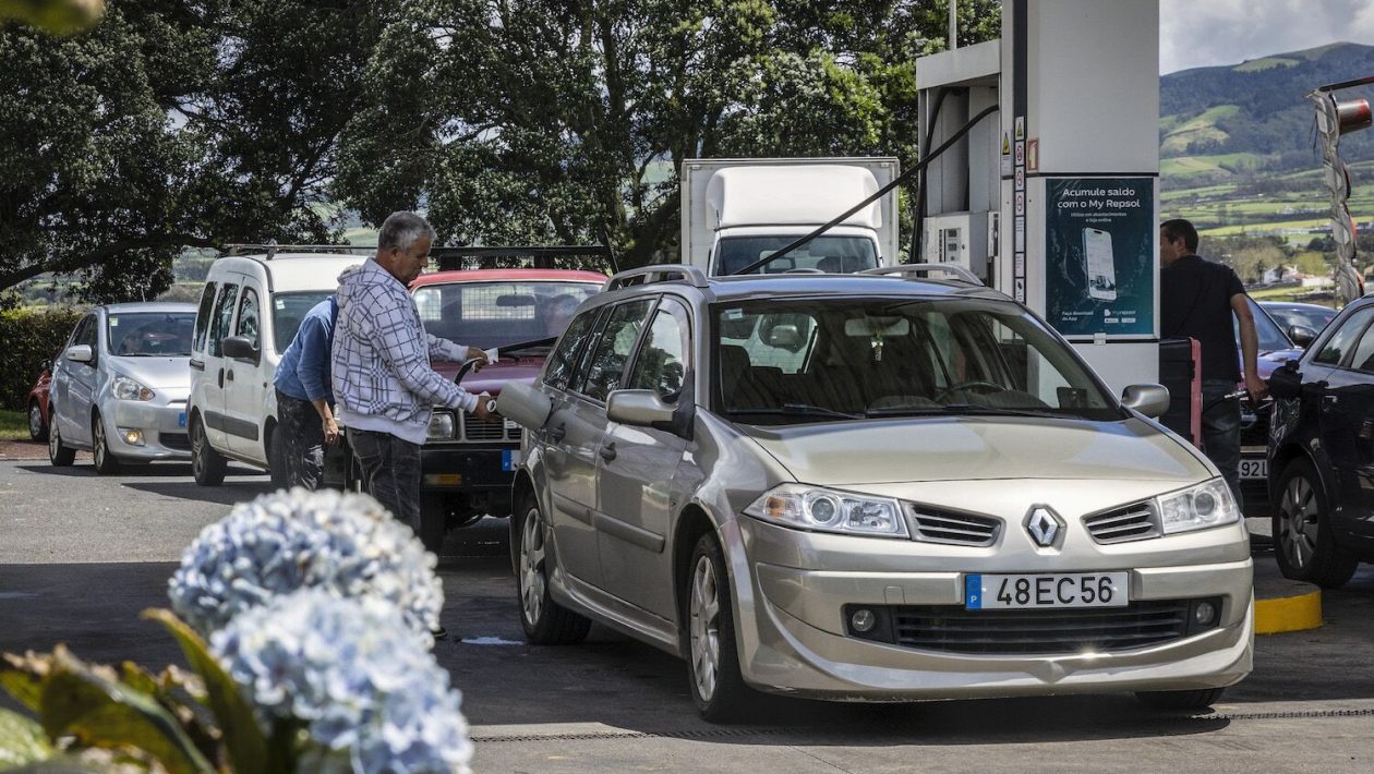 Employees didn't even go to the bathroom: fuel race in the Azores