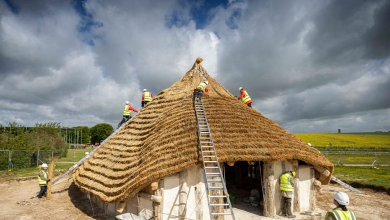 4,500-year-old Neolithic hall recreated near Stonehenge