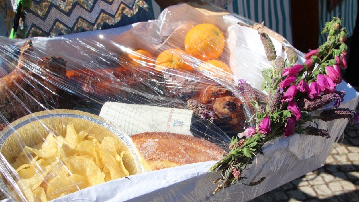 Parises revives tradition with party dedicated to Our Lady of Fátima