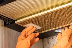 Degreasing in the kitchen Sprinkle generously and pour boiling water over the greased hood filter. Sticky dirt will dissolve in just 1 minute. Cleaning the kitchen hood