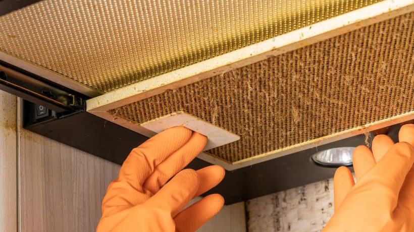 Degreasing in the kitchen Sprinkle generously and pour boiling water over the greased hood filter. Sticky dirt will dissolve in just 1 minute. Cleaning the kitchen hood