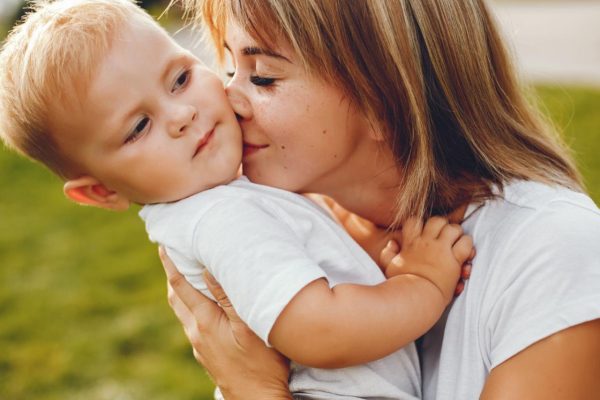 Parenting How to teach a child the limits of their own body? Forcing your toddler to kiss you hello is a mistake