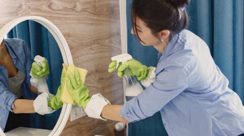 Home remedies Cleaning mirrors keeps you awake at night? Use this trick and the streaks will disappear forever