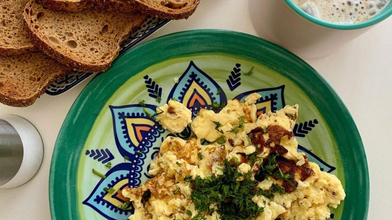 Breakfast cooking trick Instead of butter, add this to scrambled eggs. Its taste will gain a completely new dimension
