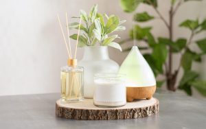 Perfuming rooms Place it on the table in the living room. The entire room will smell of a flower meadow and wealth, like in the castle of Empress Sisi. A home way to make your home smell nice