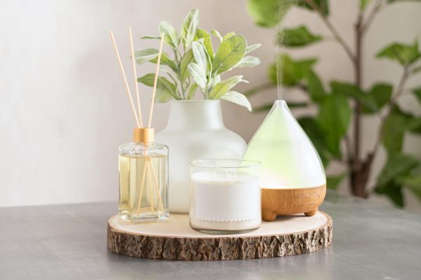 Perfuming rooms Place it on the table in the living room. The entire room will smell of a flower meadow and wealth, like in the castle of Empress Sisi. A home way to make your home smell nice