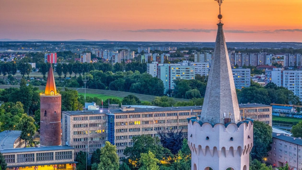 Where to go for a weekend? Parents, pack your bags and go! What to see in Opole on the weekend? The unique ZOO, dinosaurs and the Polish Song Museum will delight every child