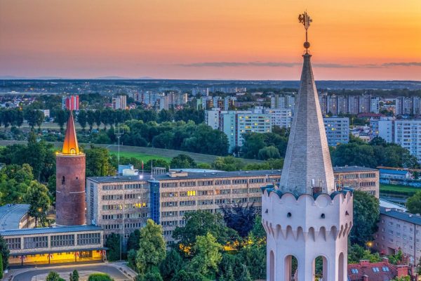 Where to go for a weekend? Parents, pack your bags and go! What to see in Opole on the weekend? The unique ZOO, dinosaurs and the Polish Song Museum will delight every child