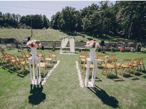 Outdoor wedding Slow wedding in the garden. How do nature and aesthetics change the way weddings are organized?