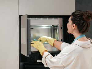 Home remedies A simple trick to deal with the bad smell from the microwave. All you need are two ingredients and a few minutes