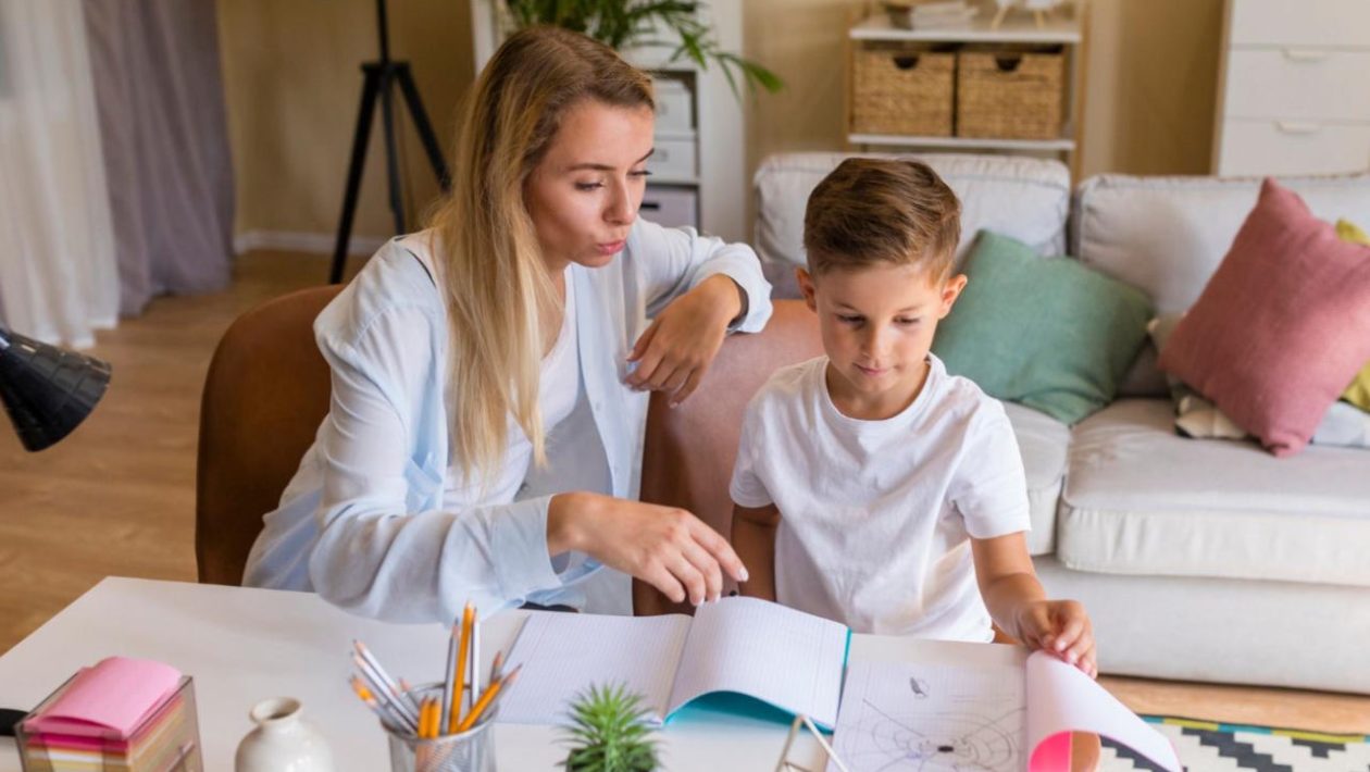 Parenting How to wisely help your child with lessons? Find out how to teach them independence step by step