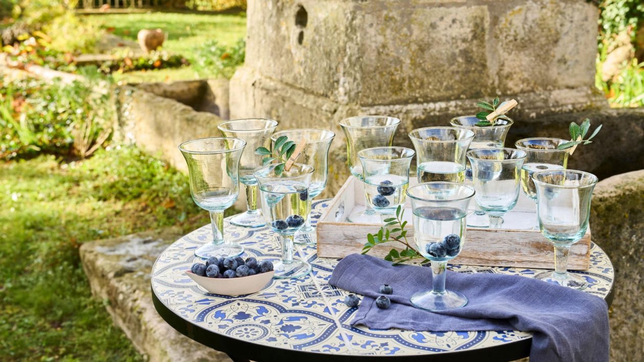 The LOBERON interior zone presents the SS26 collection. A summer full of natural lightness and timeless design