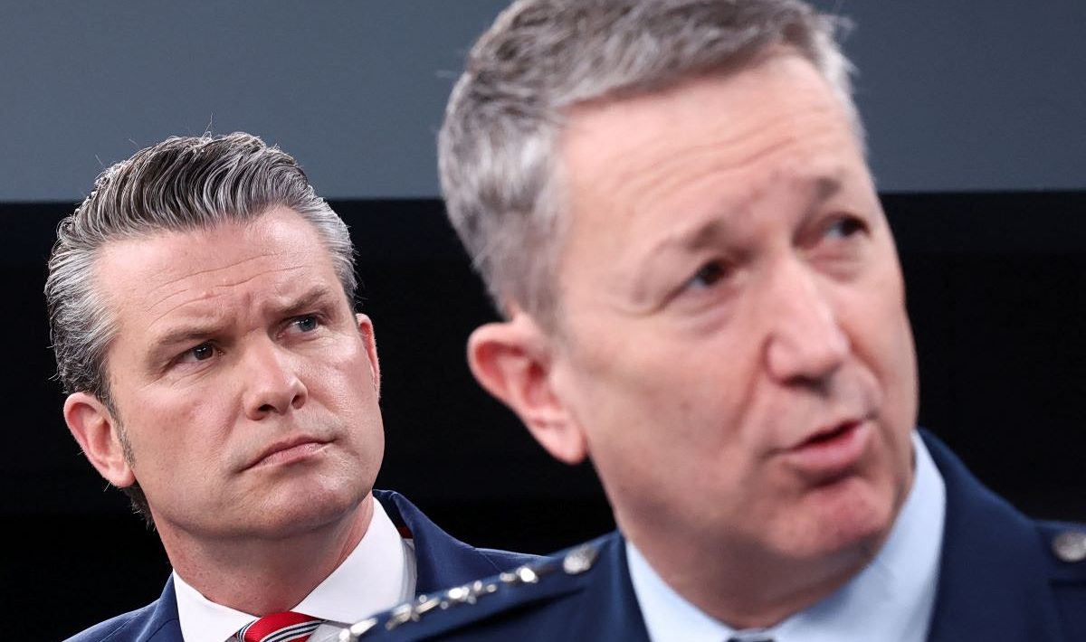 USA: "Defensive and temporary" operation in the Straits - Hegseth: "We are in control"