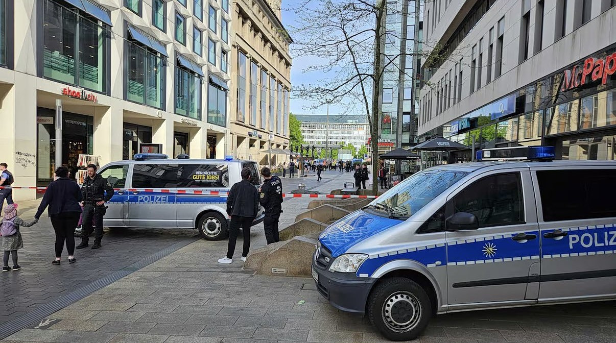 A car ran over a crowd of people in Leipzig - Dead and injured