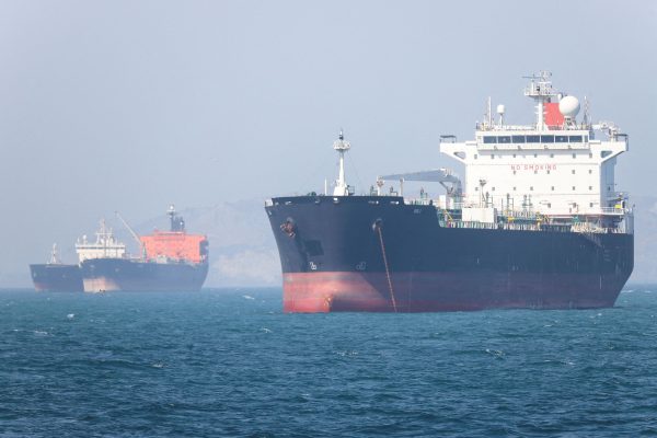 US: "We have full control of the Straits of Hormuz" - Fire on commercial ship in the Gulf