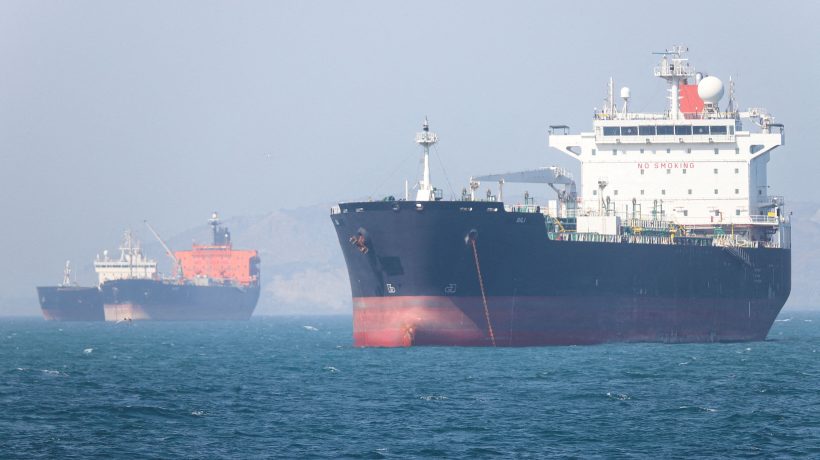 US: "We have full control of the Straits of Hormuz" - Fire on commercial ship in the Gulf