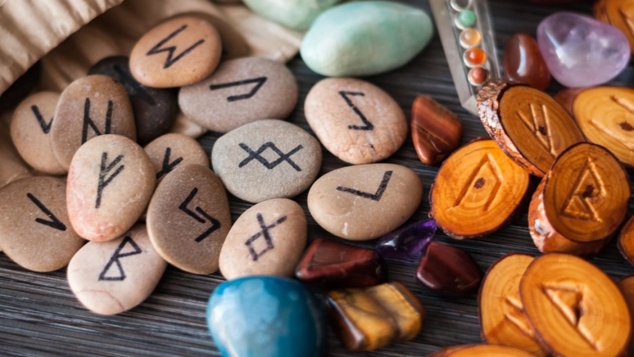 Horoscope runes June 1-7, 2026. Don't bite the hand that feeds you! Be grateful for what you have received!