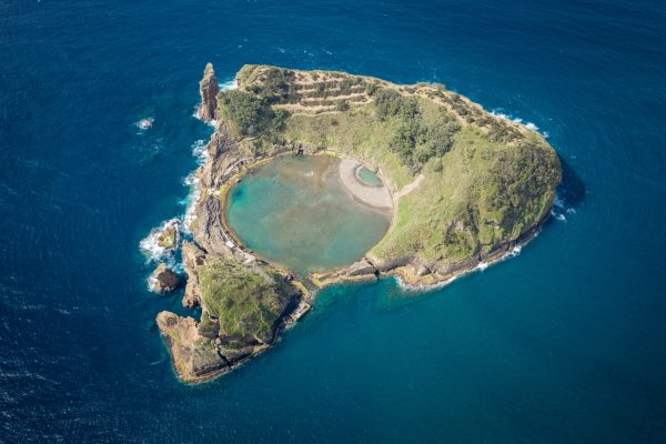 “Princess Ring”: this paradisiacal islet in the heart of the Atlantic is located on a Portuguese island and has a unique natural setting