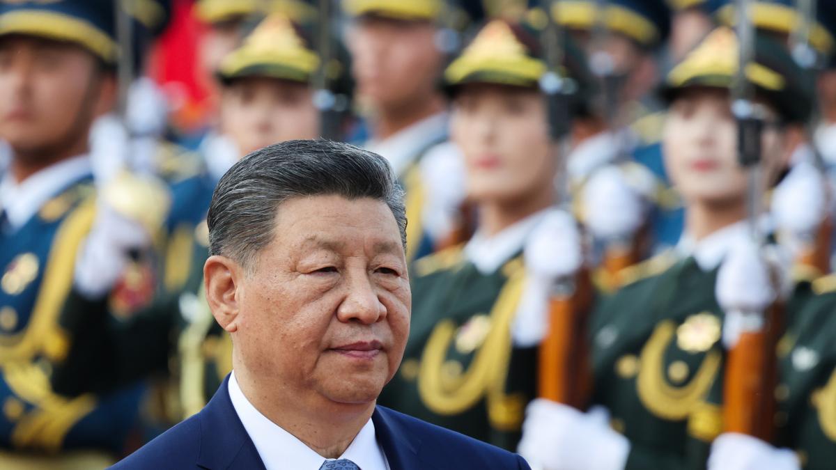 A few hours before Trump's visit, China promises to "crush" any attempt at Taiwan independence