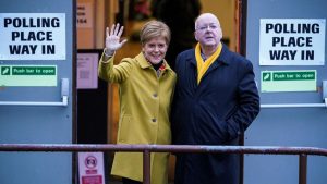 Jaguars, caravans, expensive shoes... the luxury of Sturgeon's ex-husband after embezzling more than 460,000 euros