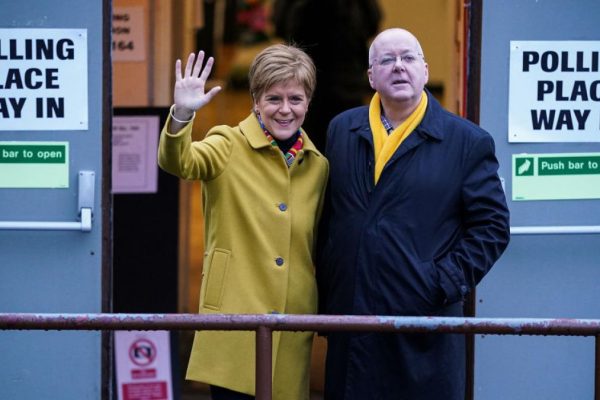 Jaguars, caravans, expensive shoes... the luxury of Sturgeon's ex-husband after embezzling more than 460,000 euros
