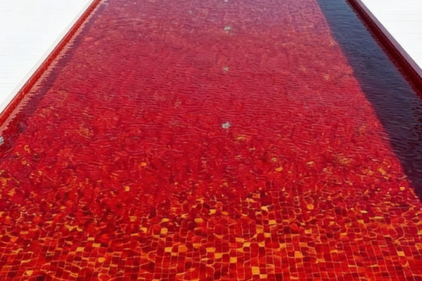 Piscina vermelha.