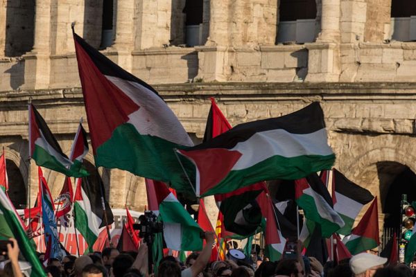 The first deportees from the flotilla testify to Israel's torture: "I was afraid I would never see my son again"