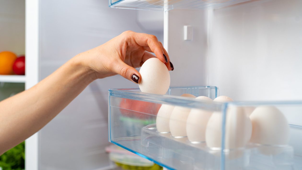 How long do eggs last in the fridge? There is a simple way to see if they are still good