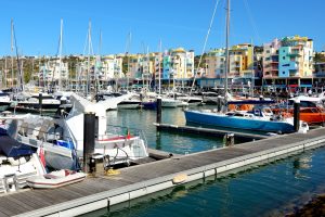 In this city in the Algarve there is a cellar at the bottom of the sea with almost 3,000 bottles and there is also a barrel with 225 liters of wine