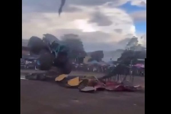 Colombia: Monster truck crashes into spectators, at least two dead