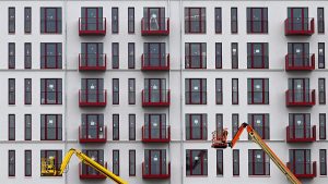 Berlin sets the rules: it forces you to ask for permission to sublet furnished apartments to stop rents that already exceed 30 euros per square meter