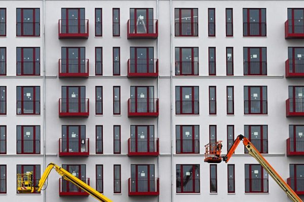 Berlin sets the rules: it forces you to ask for permission to sublet furnished apartments to stop rents that already exceed 30 euros per square meter