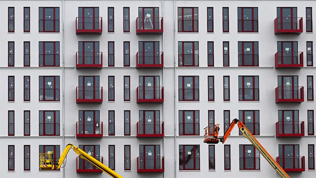 Berlin sets the rules: it forces you to ask for permission to sublet furnished apartments to stop rents that already exceed 30 euros per square meter