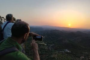 Walking tour in Alte marks UNESCO Geopark with route to Rocha dos Soídos