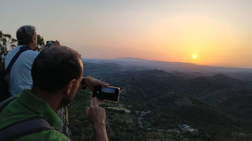Walking tour in Alte marks UNESCO Geopark with route to Rocha dos Soídos