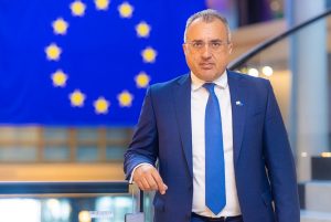 Μιχάλης Χατζηπαντέλα: «Την Κυριακή στην Κύπρο διακυβεύεται η σταθερότητα»
