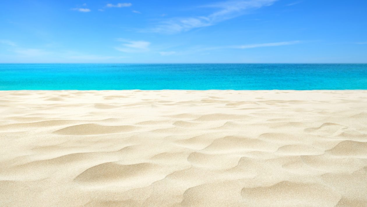 Away from the hustle and bustle, discover the Algarve beach that remains deserted even in summer
