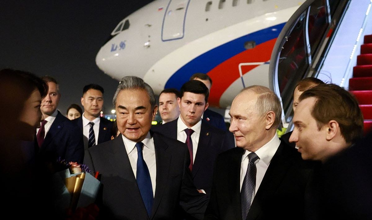 Putin arrived in Beijing - Tomorrow the crucial Summit with Xi Jinping