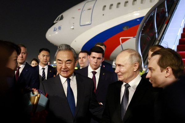 Putin arrived in Beijing - Tomorrow the crucial Summit with Xi Jinping