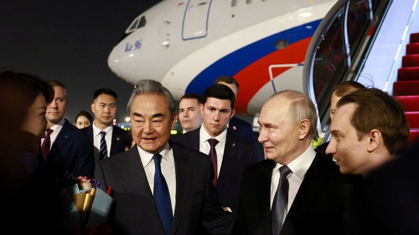 Putin arrived in Beijing - Tomorrow the crucial Summit with Xi Jinping