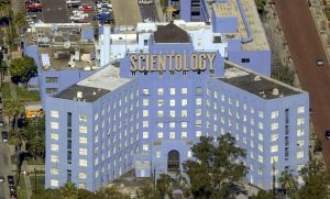 Scientology speedrun: Γιατί νέοι εισβάλλουν σε κτίρια της Σαηεντολογίας