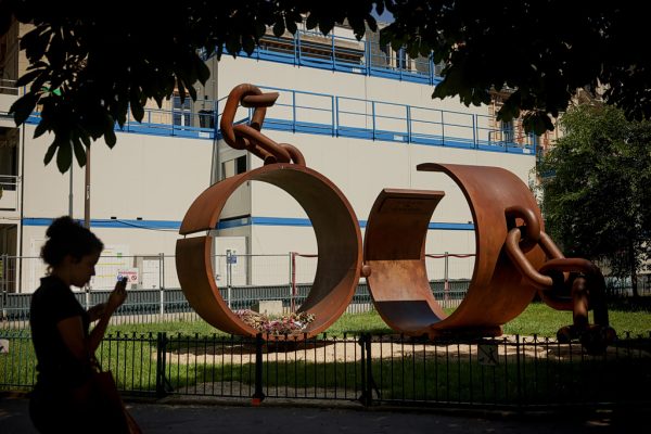 Γαλλία: Ιστορική κατάργηση του «Code Noir» μετά από 340 χρόνια – Η Βουλή το ακυρώνει ομόφωνα