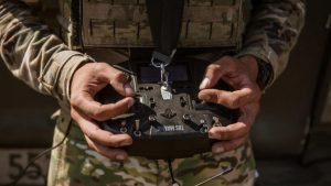 Amateur drones converted into weapons that penetrate a meter of concrete: the Ukrainian war rewrites the cost of modern weapons