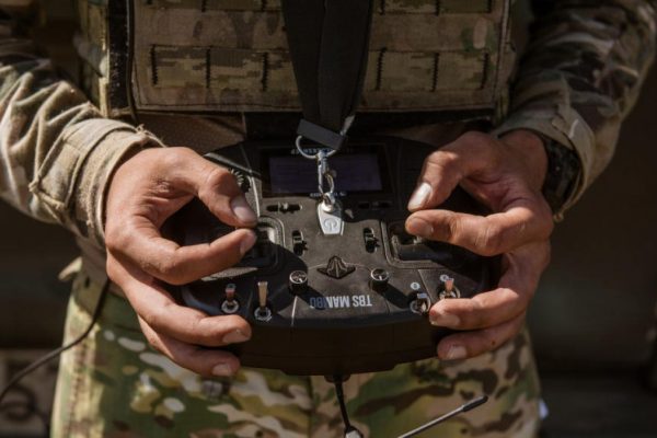 Amateur drones converted into weapons that penetrate a meter of concrete: the Ukrainian war rewrites the cost of modern weapons