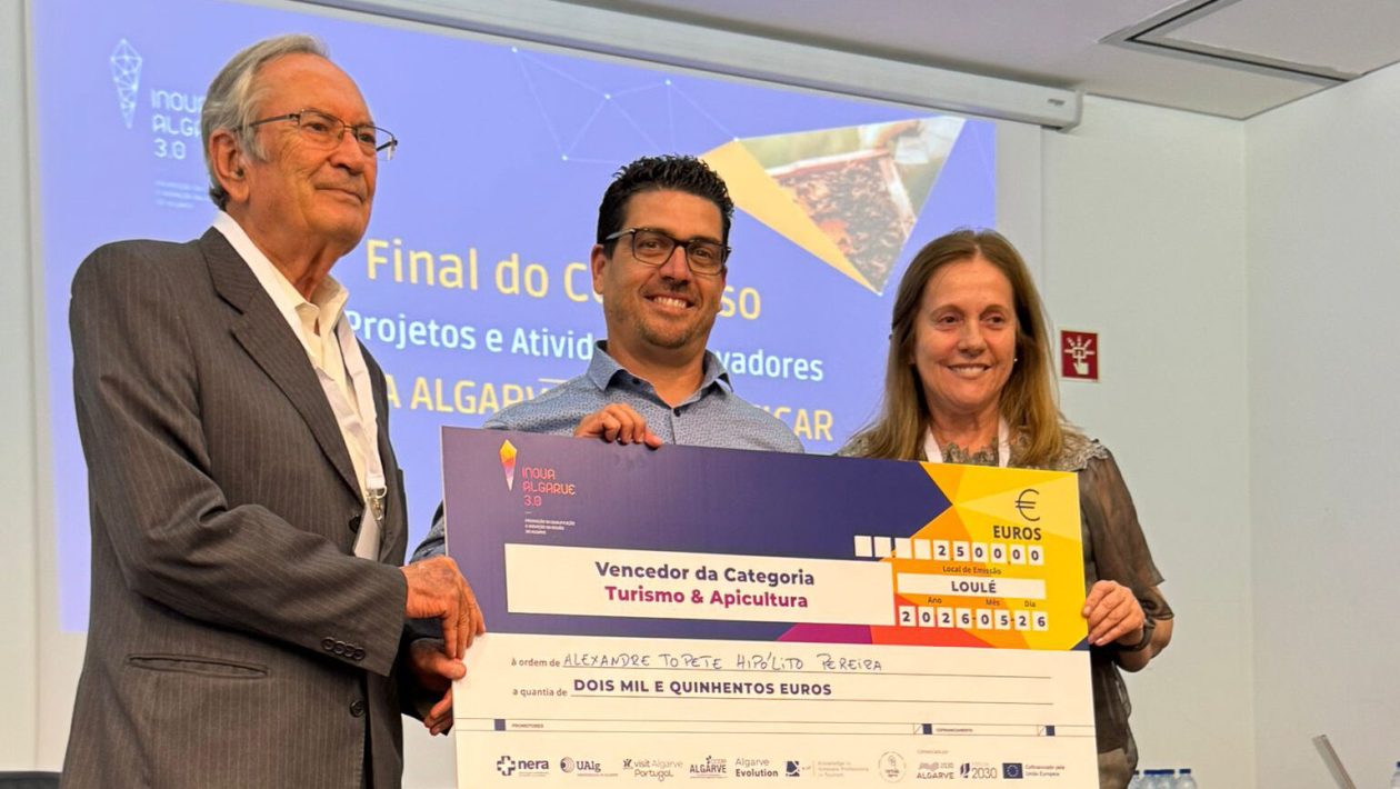 Alexandre Pereira wins the “Tourism & Beekeeping” category in the Inova Algarve + Diversificar competition