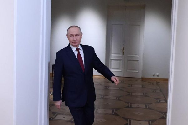 Putin takes refuge in bunkers in southern Russia and prohibits cell phones and internet to his cooks and bodyguards: the FSB intensifies controls due to fear of a drone attack