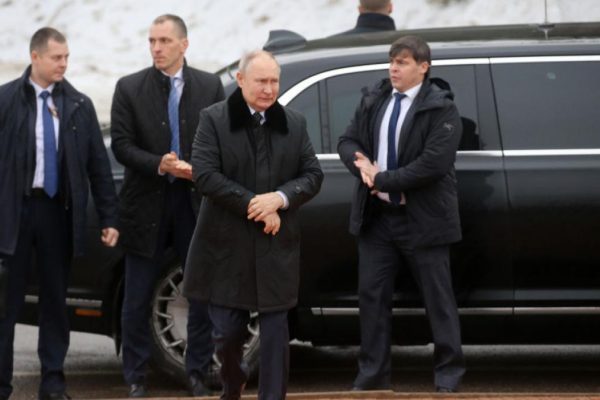 First mobile phones, now watches: the new prohibitions of the Russian FSO to approach Putin after the increase in attack threats