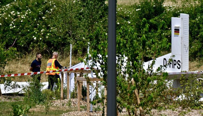 Skydiving plane crashes in France. Ten passengers and pilot killed