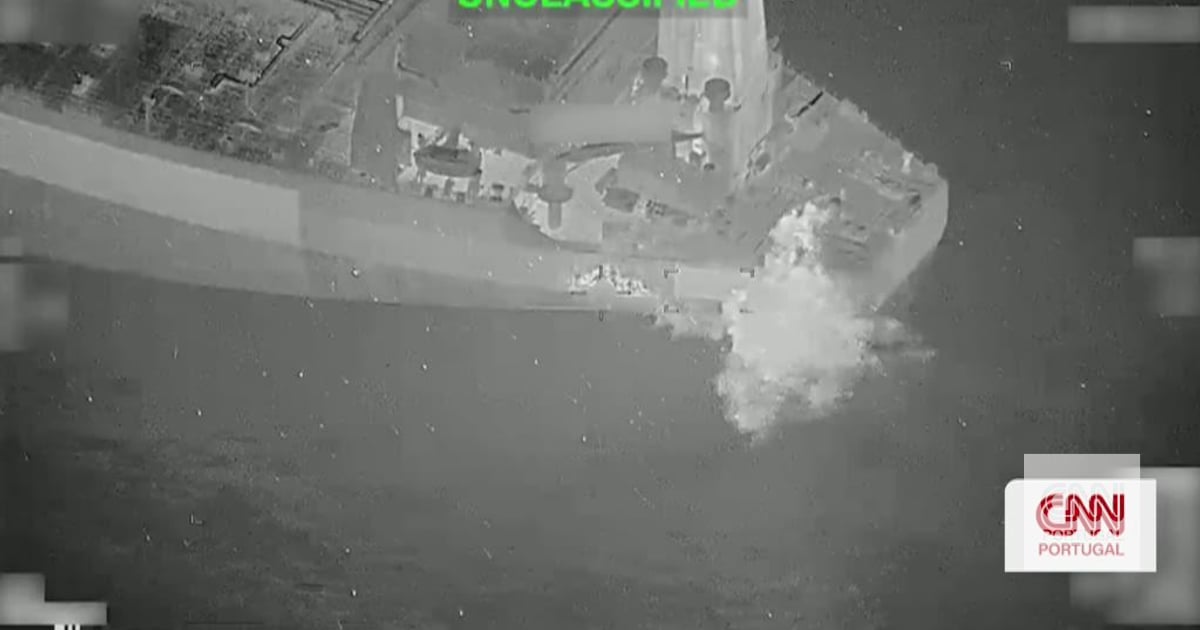 00:32 The moment the US attacked a ship heading to an Iranian port with a missile 15 min ago